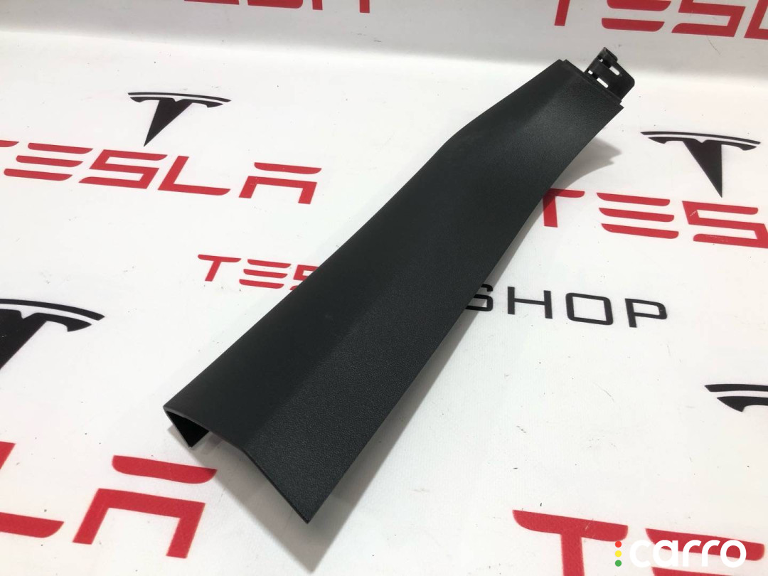 1009254-00-G, 1009235-00-I Накладка крышки багажника Tesla Model S 2019г. - фото №1