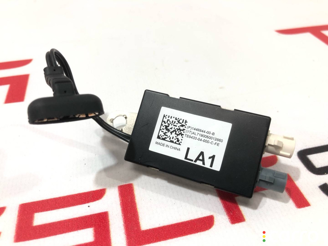 1448944-00-B усилитель антенны Tesla Model S 2019г. - фото №1