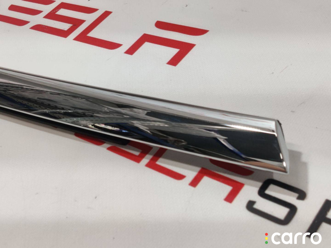 103839580A, 109578900C молдинг двери задней левой Tesla Model S 2019г. - фото №2