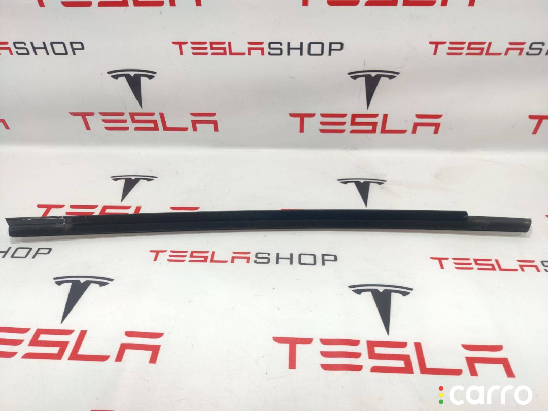 103839580A, 109578900C молдинг двери задней левой Tesla Model S 2019г. - фото №5