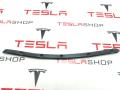 1038406-00-A уплотнитель передний правый Tesla Model S 2019г. - фото №2