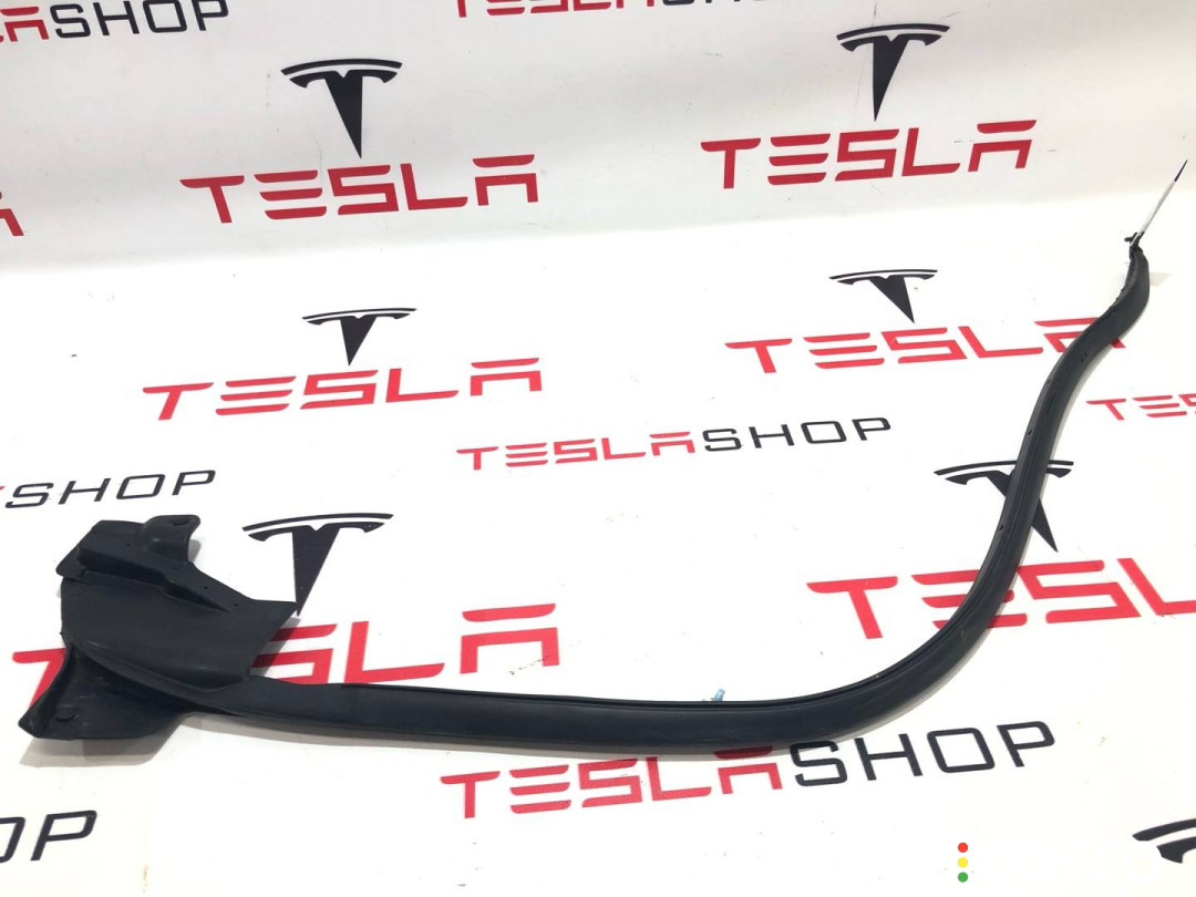 600959600D Уплотнитель задней двери Tesla Model S 2019г. - фото №1