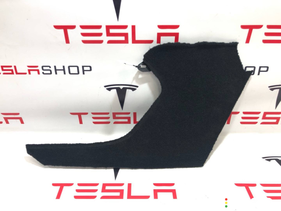 1008244-98-I, 1002387-00-F Накладка центральной консоли Tesla Model S 2019г. - фото №1