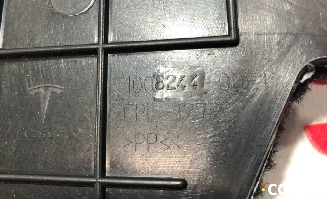1008244-98-I, 1002387-00-F Накладка центральной консоли Tesla Model S 2019г. - фото №4