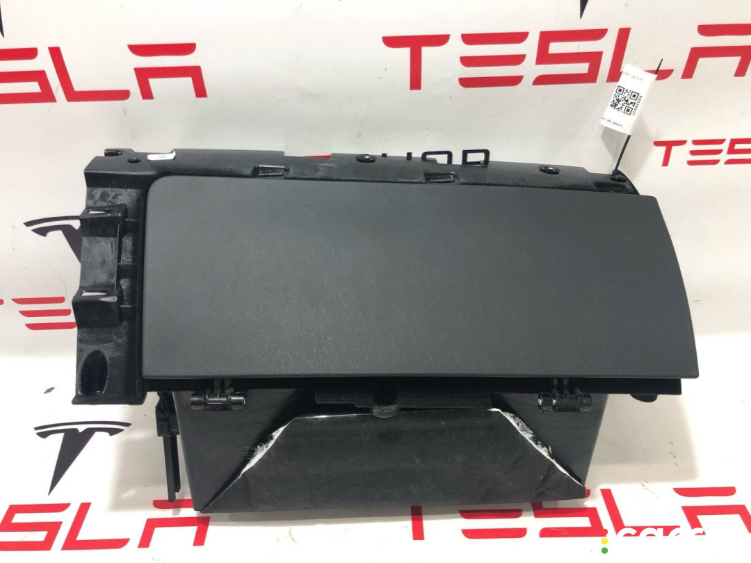 1009475-00-C, 1003327-08-L, 1035104-00-B, 1002295-00-D Бардачок Tesla Model S 2019г. - фото №1