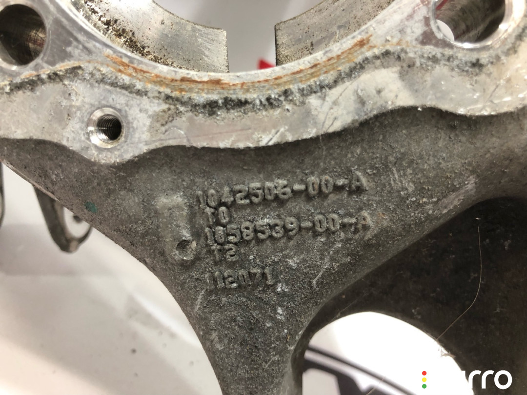 1058539-00-B, 1042506-00-B Кулак задний левый Tesla Model S 2019г. - фото №3