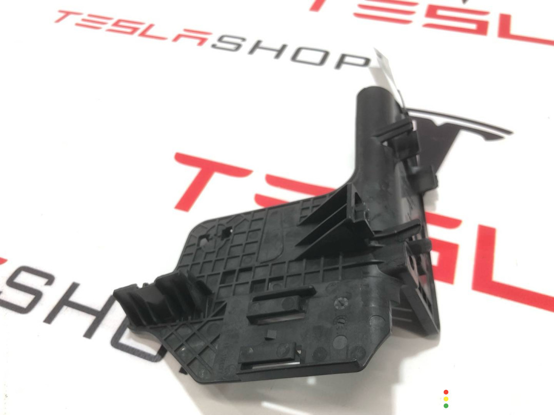 1052301-00-B Крепление блока предохранителей Tesla Model S 2019г. - фото №3