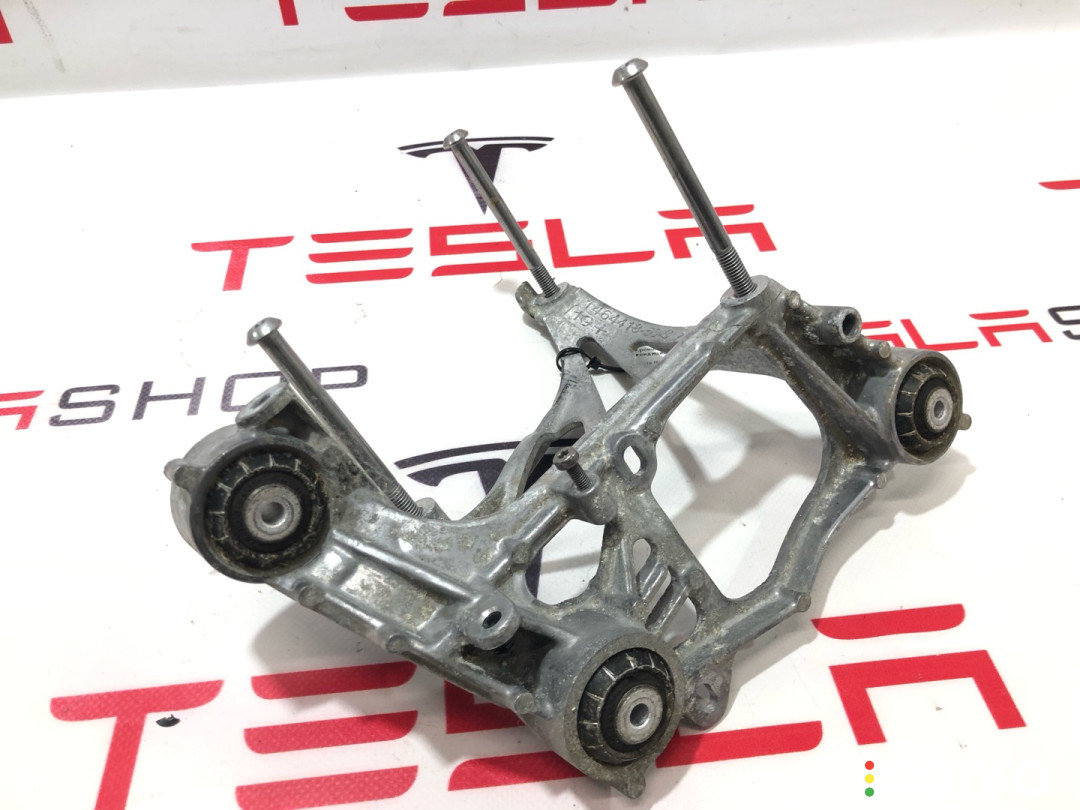 1464418-50-C Кронштейн компрессора кондиционера Tesla Model S 2019г. - фото №3