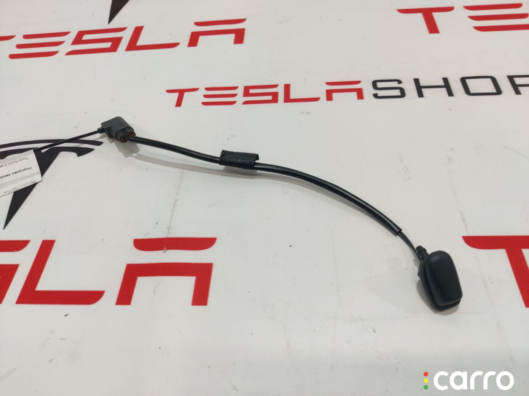 1005404-01-E форсунка омывателя Tesla Model S 2019г. - фото №1