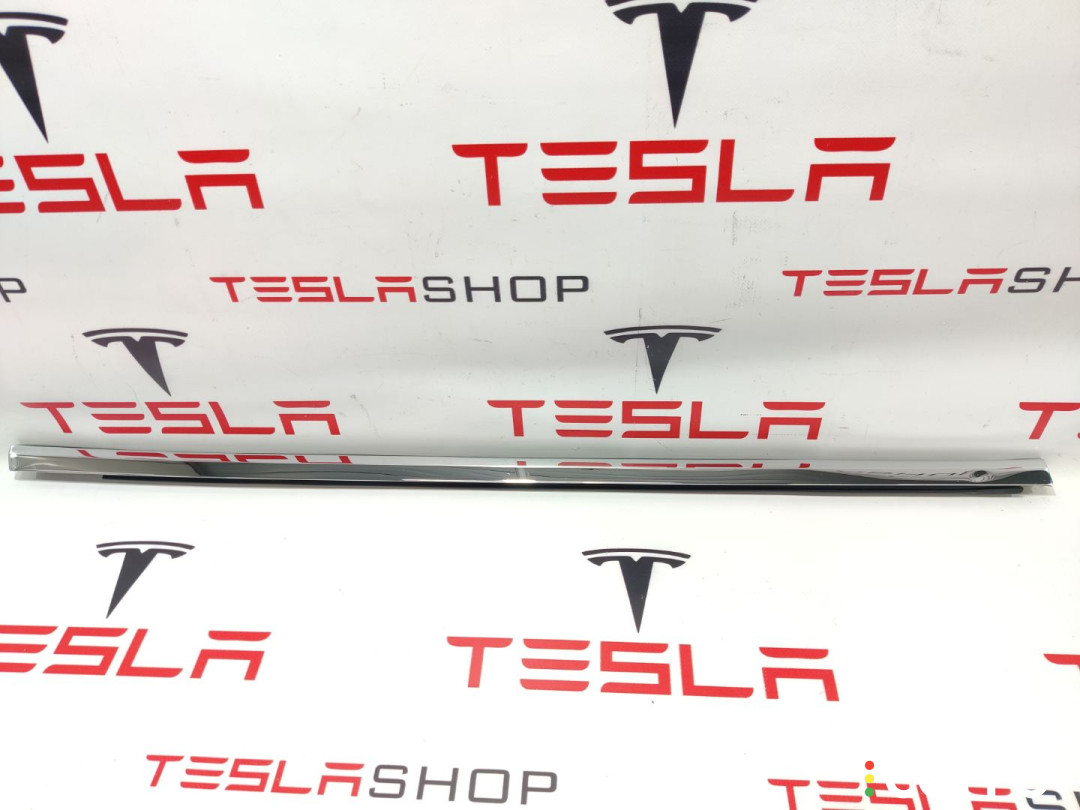 1098684-00-D молдинг двери передней правой Tesla Model X 2016г. - фото №1