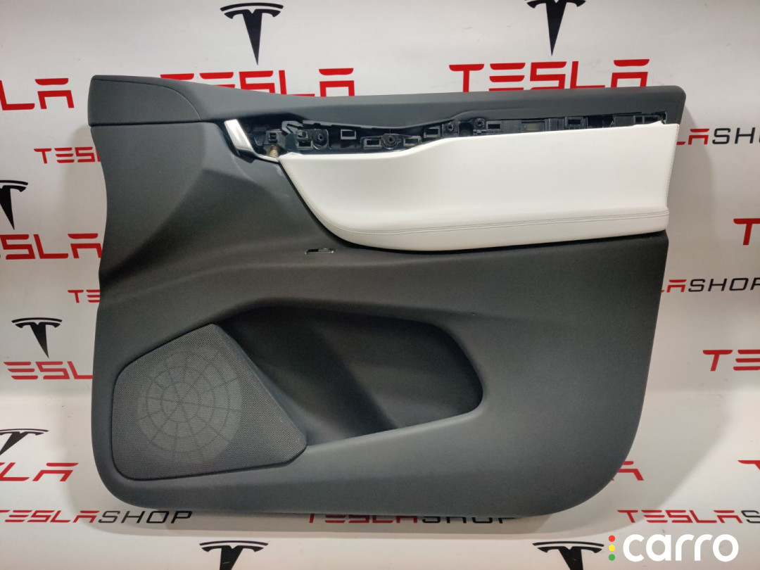 1035778-00-A, 1055329-01-J обшивка двери передней правой Tesla Model X 2016г. - фото №1