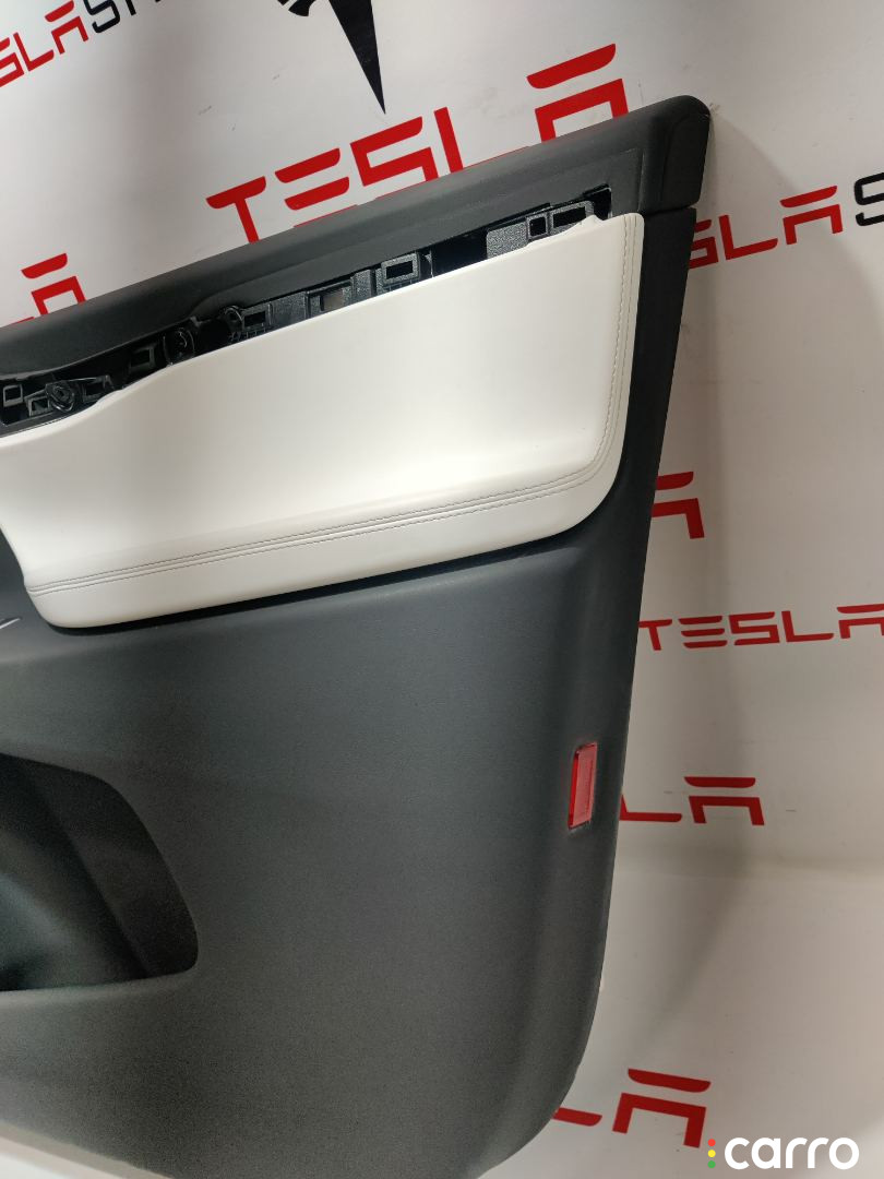 1035778-00-A, 1055329-01-J обшивка двери передней правой Tesla Model X 2016г. - фото №3