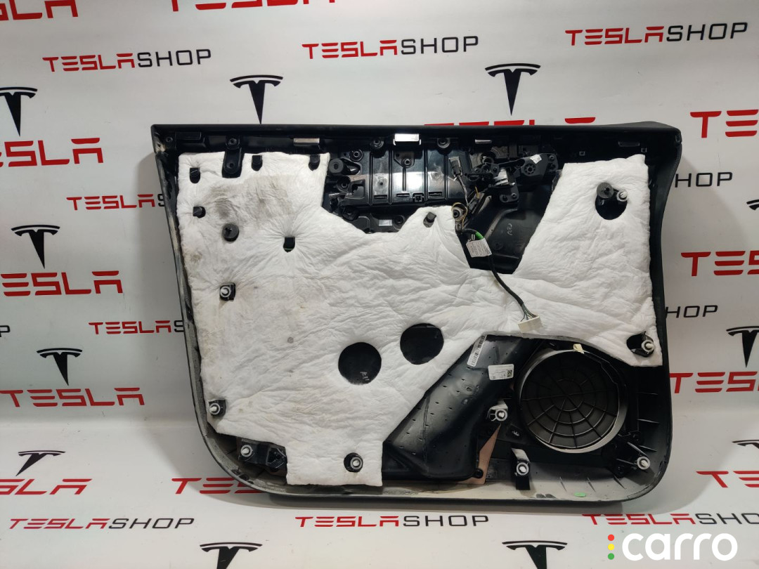 1035778-00-A, 1055329-01-J обшивка двери передней правой Tesla Model X 2016г. - фото №4
