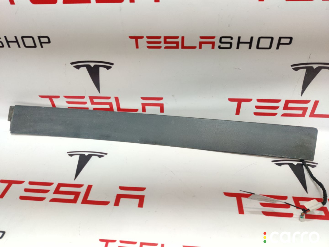 1066573-00-B, 1035203-00-E накладка двери задней левой Tesla Model X 2016г. - фото №1
