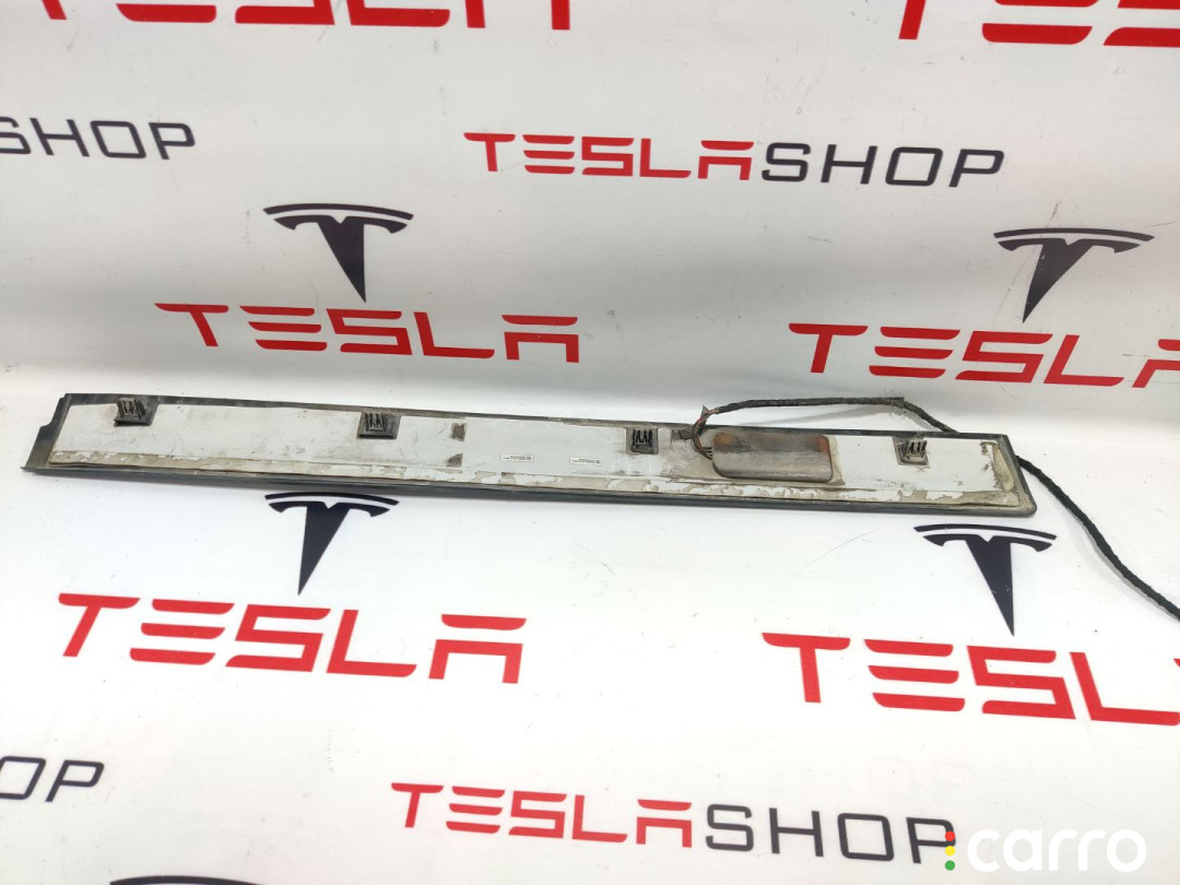 1066573-00-B, 1035203-00-E накладка двери задней левой Tesla Model X 2016г. - фото №3