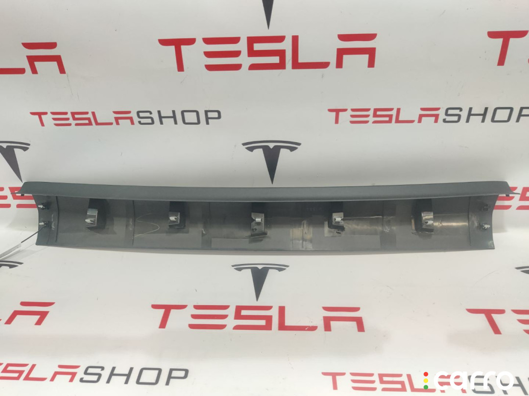 1037906-50-E, 1037906-00-E Накладка крышки багажника Tesla Model X 2016г. - фото №2