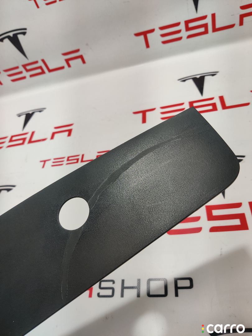 1037897-00-E, 1037898-00-D Накладка крышки багажника Tesla Model X 2016г. - фото №3