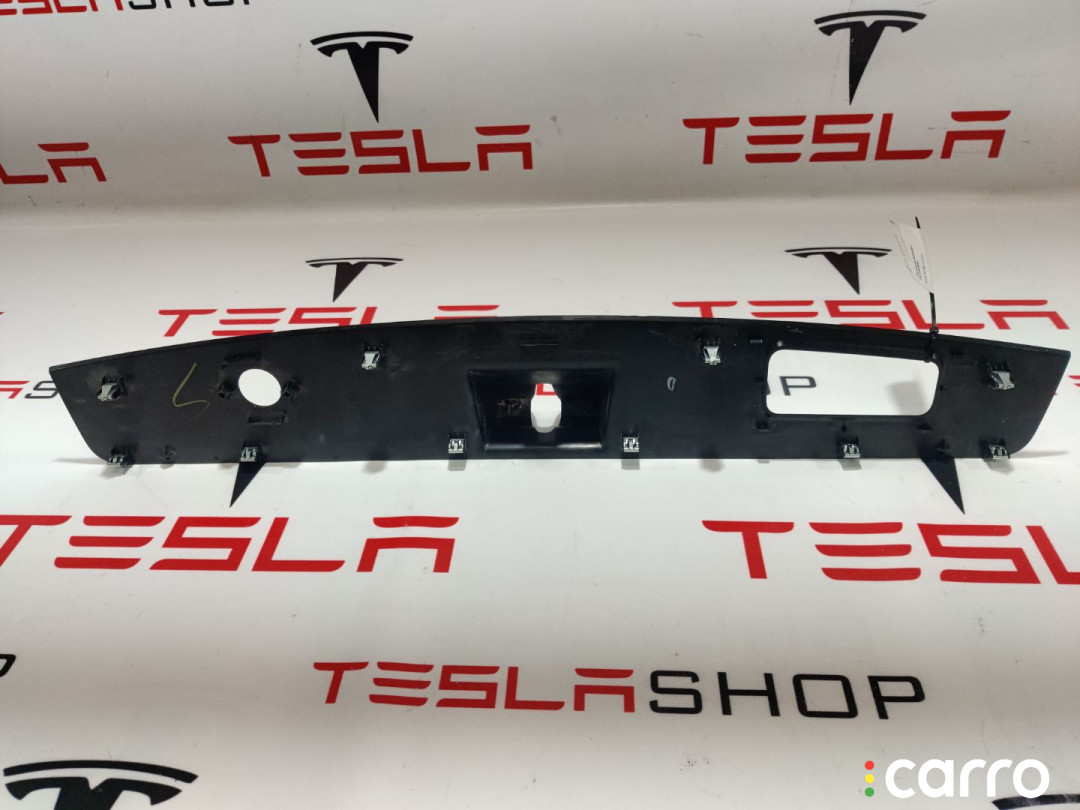 1037897-00-E, 1037898-00-D Накладка крышки багажника Tesla Model X 2016г. - фото №4