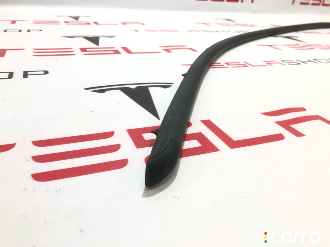 1036246-00-B уплотнитель капота Tesla Model X 2019г. - фото №3
