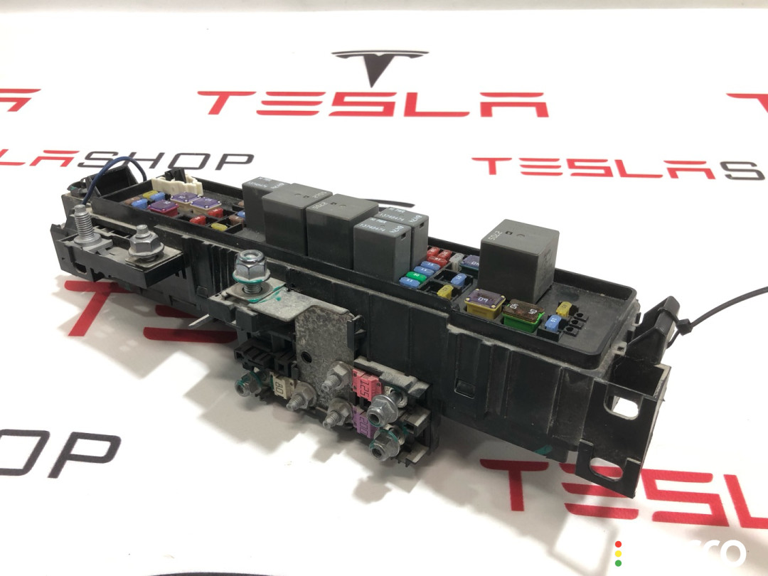 1034405-02-E Блок предохранителей передний Tesla Model X 2016г. - фото №3