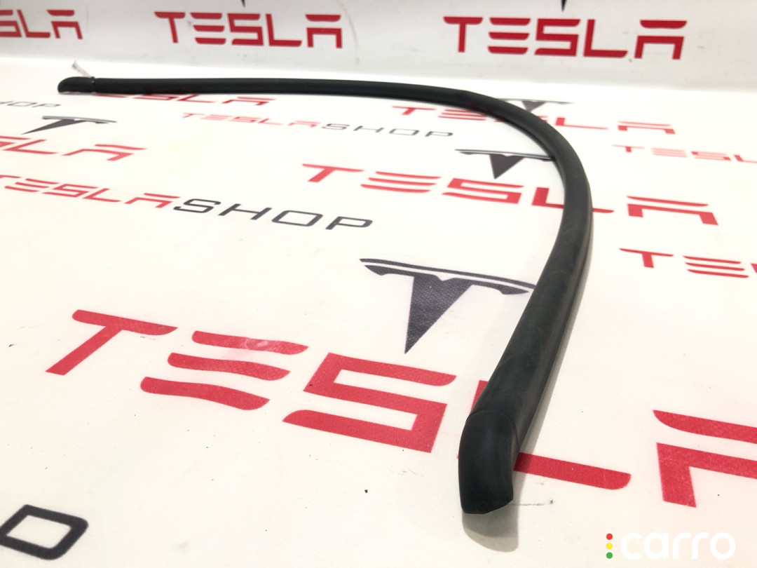 1036246-00-B уплотнитель капота Tesla Model X 2019г. - фото №1