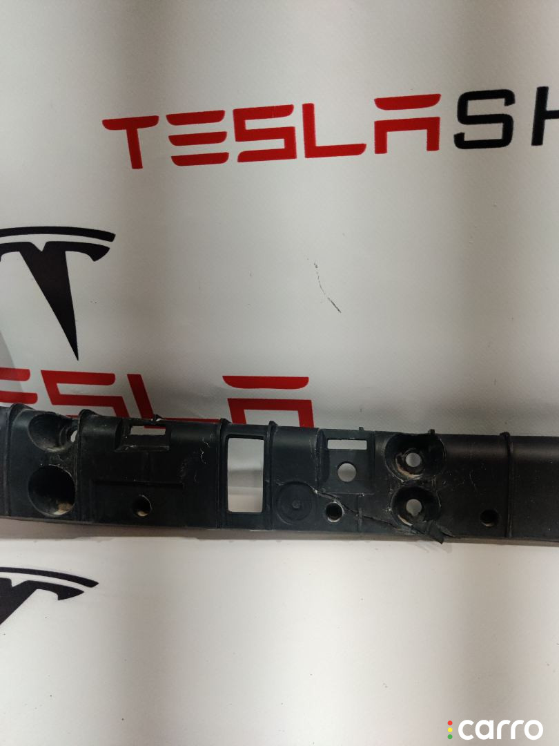 1046691-00-B Кронштейн накладки на порог Tesla Model X 2016г. - фото №2