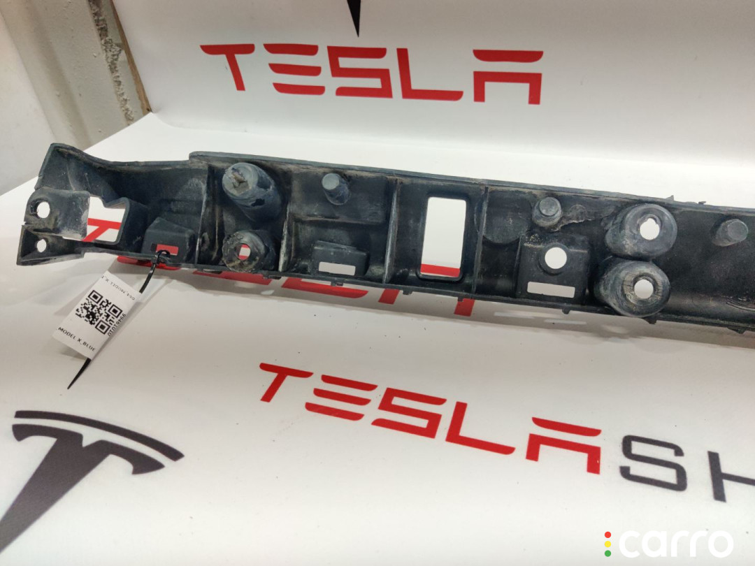 1046691-00-B Кронштейн накладки на порог Tesla Model X 2016г. - фото №3