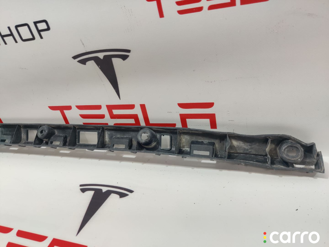 1046691-00-B Кронштейн накладки на порог Tesla Model X 2016г. - фото №4