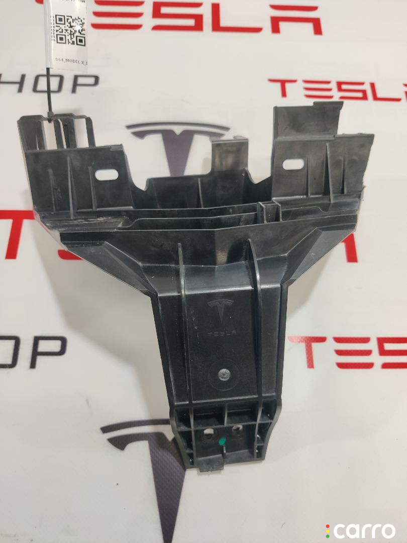 1046331-00-C Крепление блока предохранителей Tesla Model X 2016г. - фото №1