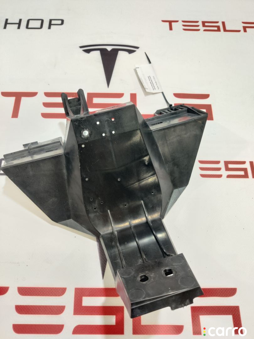 1046331-00-C Крепление блока предохранителей Tesla Model X 2016г. - фото №3
