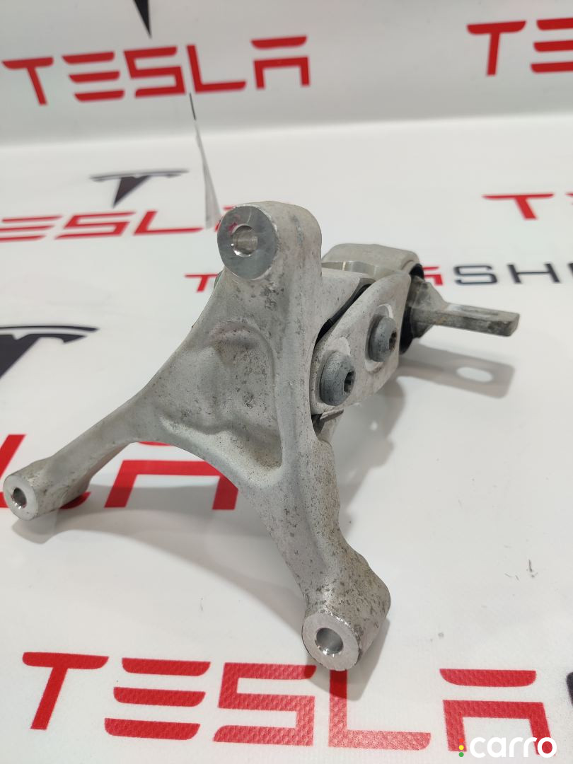 103530000E, 1035000-01-J, 1055368-00-G кронштейн двигателя левый Tesla Model X 2016г. - фото №3