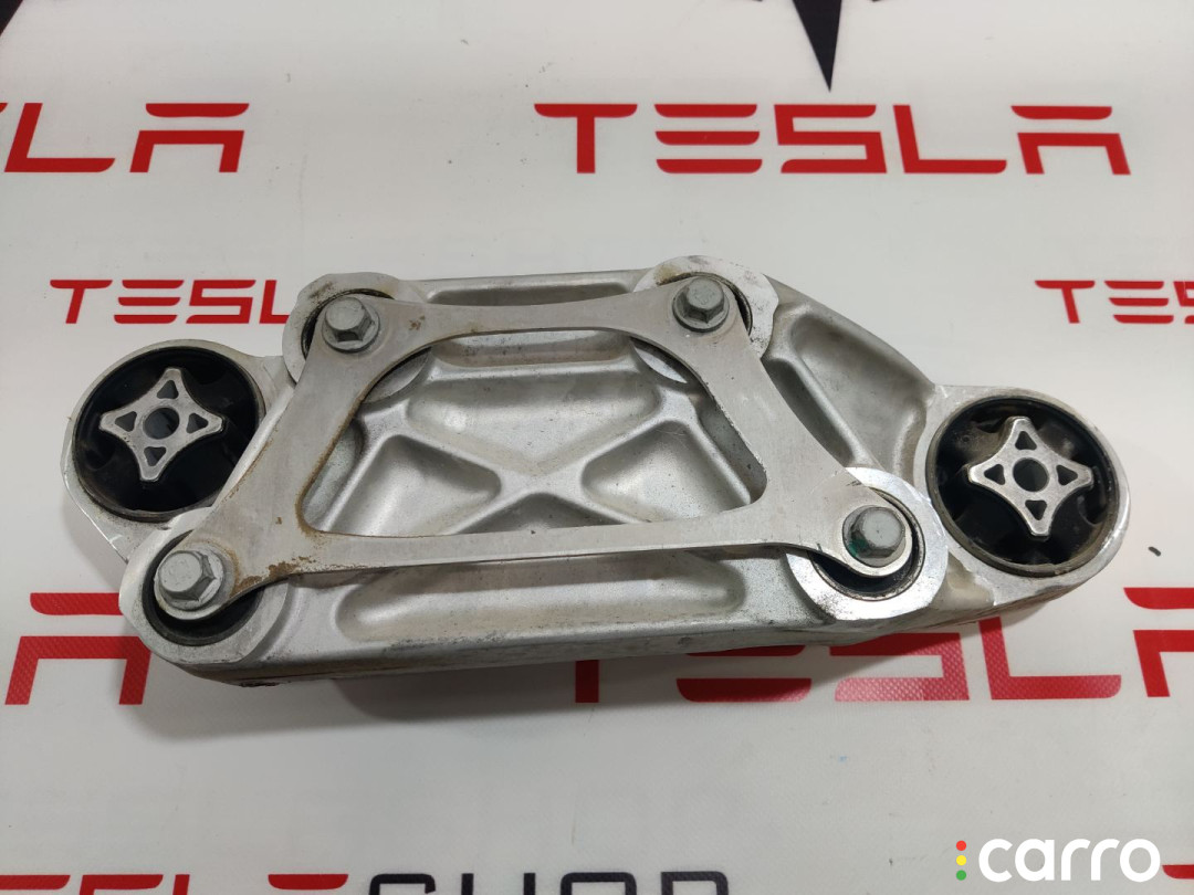 1052783-00-C, 1066608-01-C кронштейн двигателя передний правый Tesla Model X 2016г. - фото №1