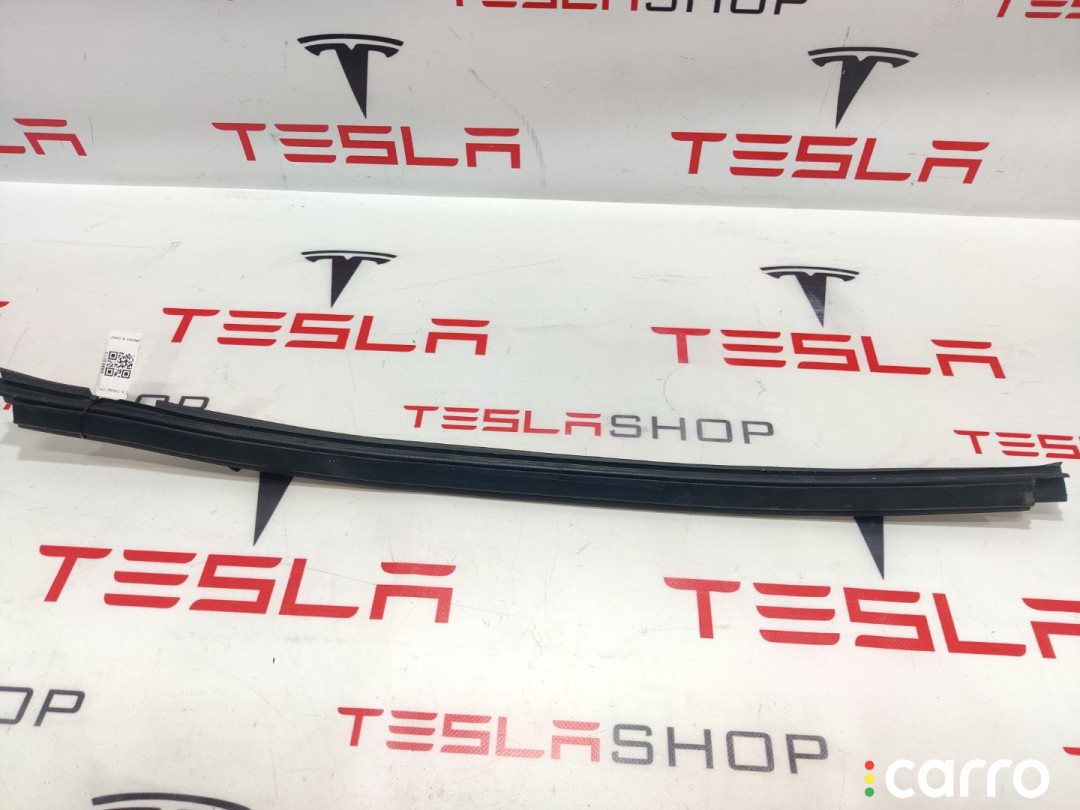 1032179-00-C, 1483693-00-A уплотнитель задний левый Tesla Model X 2019г. - фото №1