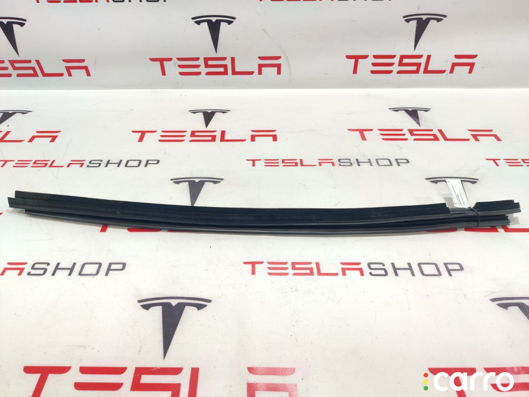 1032179-00-C, 1483693-00-A уплотнитель задний левый Tesla Model X 2019г. - фото №2