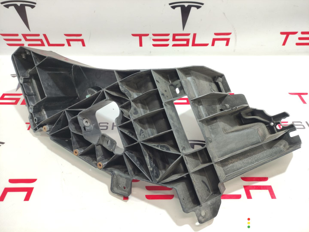 1043612-00-F крепление фары (кронштейн фары) правой Tesla Model X - фото №7