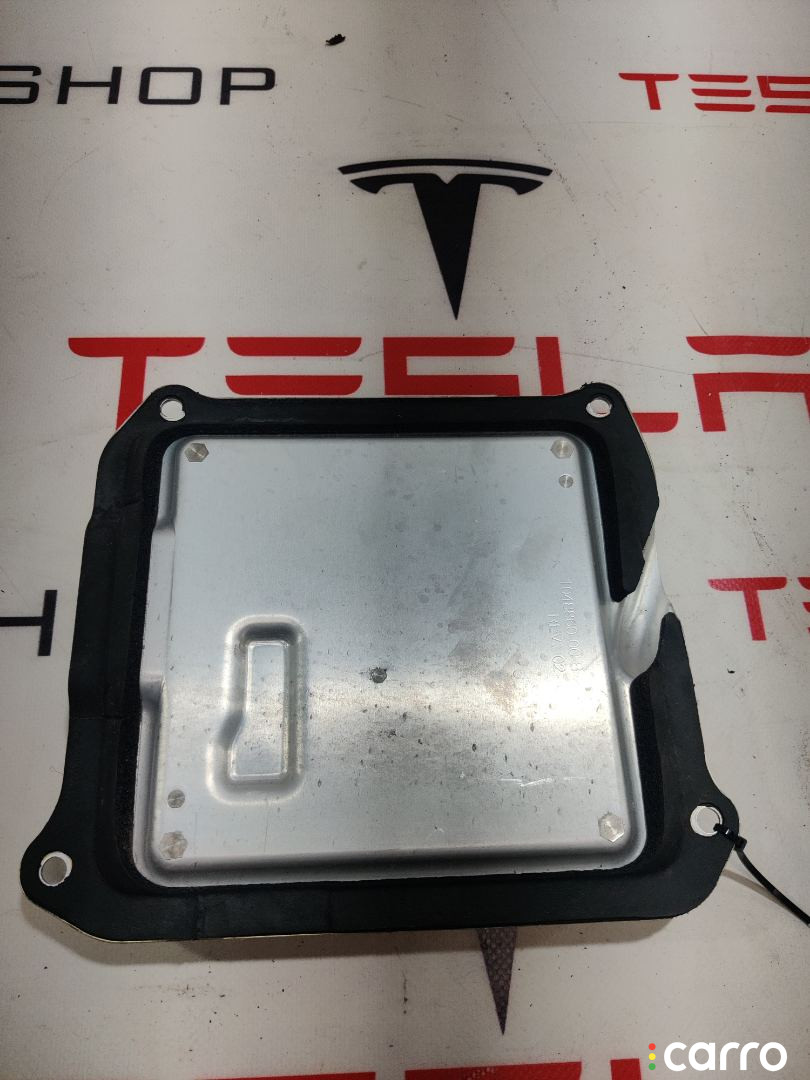 1050183-00-E модуль управления двери передней правой Tesla Model X 2019г. - фото №2
