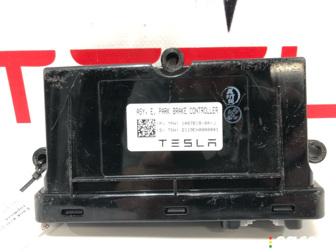 1007618-00-E ЭБУ электронного стояночного тормоза Tesla Model S 2019г. - фото №1
