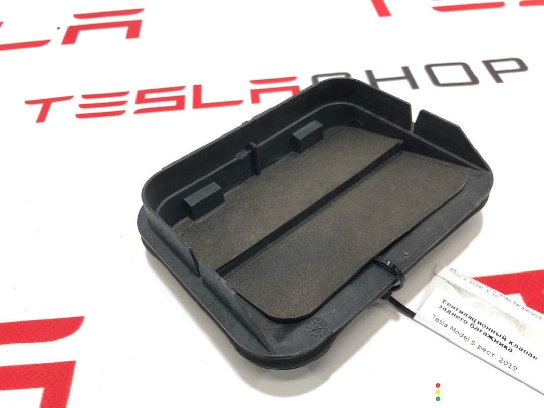 6007556, 1068034-00-C, 2F2A вентиляционный люк Tesla Model S 2019г. - фото №1