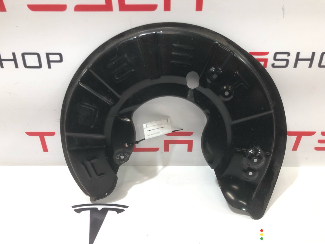 1027661-01-B Кожух тормозного диска Tesla Model X 2019г. - фото №2