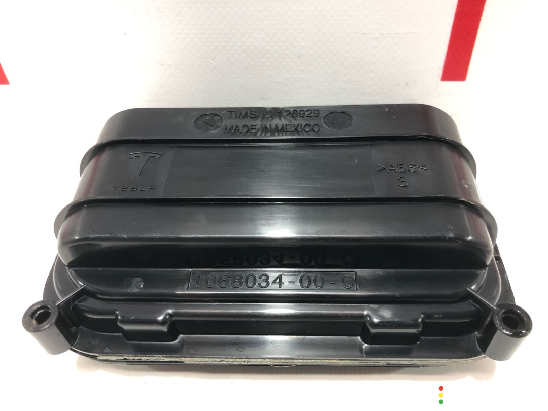 6007556, 1068034-00-C, 2F2A, B280B62 вентиляционный люк Tesla Model X 2019г. - фото №3