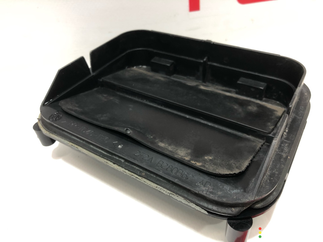 6007556, 1068034-00-C, 2F2A, B280B62 вентиляционный люк Tesla Model X 2019г. - фото №4