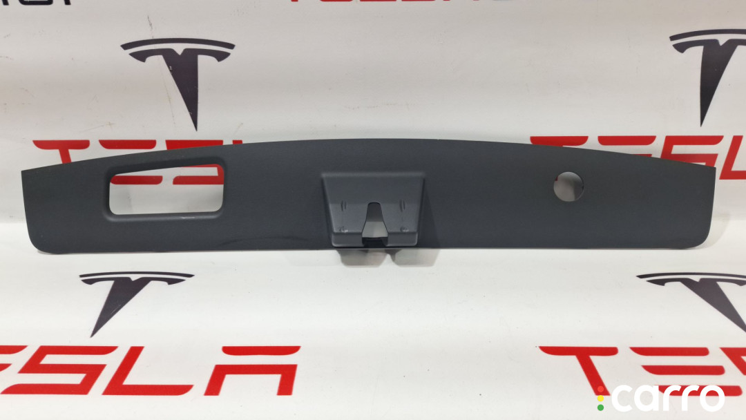1037897-00-E, 1037898-00-D Накладка крышки багажника Tesla Model X 2019г. - фото №1