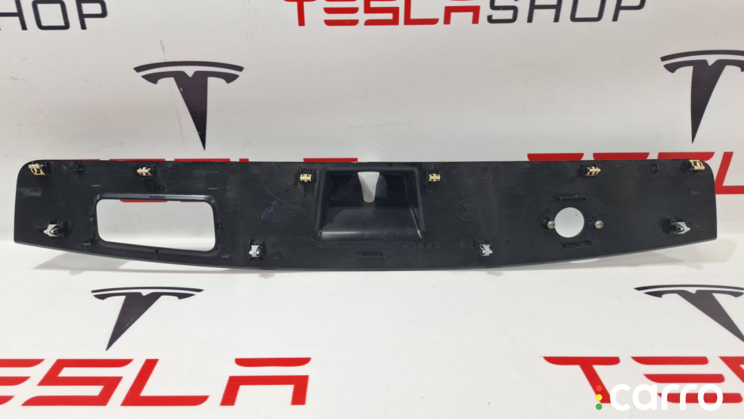 1037897-00-E, 1037898-00-D Накладка крышки багажника Tesla Model X 2019г. - фото №2