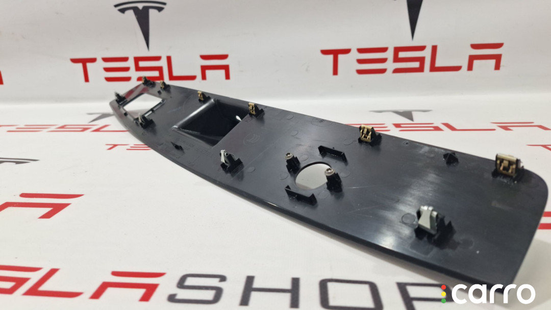 1037897-00-E, 1037898-00-D Накладка крышки багажника Tesla Model X 2019г. - фото №3