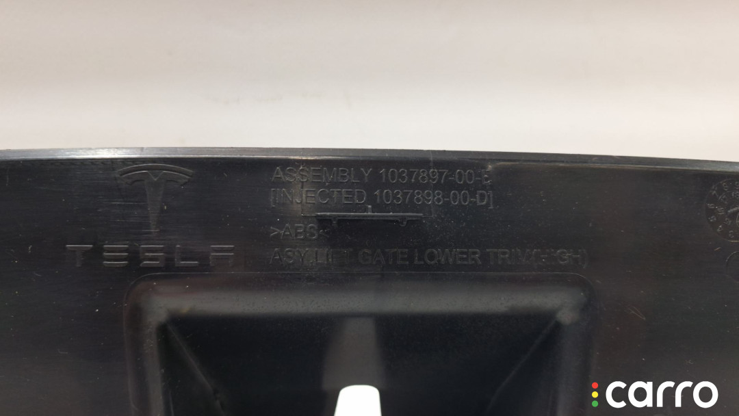 1037897-00-E, 1037898-00-D Накладка крышки багажника Tesla Model X 2019г. - фото №5