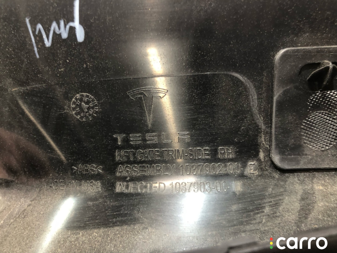 1037902-00-E, 1037903-00-E, 1037903-50-E Накладка крышки багажника Tesla Model X 2019г. - фото №4
