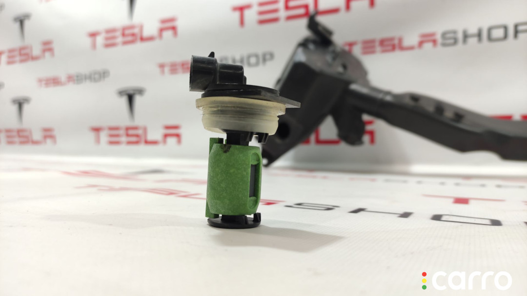 149040000B, 1497892-00-A Датчик уровня омывающей жидкости переднего Tesla Model Y 2021г. - фото №1