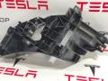 1043357-00-F, 1048807-00-A крепление фары (кронштейн фары) левой Tesla Model X 2018г. - фото №6