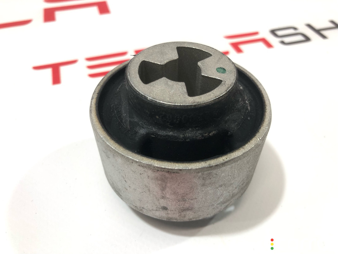 1044359-00-A, 1044354-00-A, 1044358-00-A сайлентблок Tesla Model 3 2020г. - фото №1
