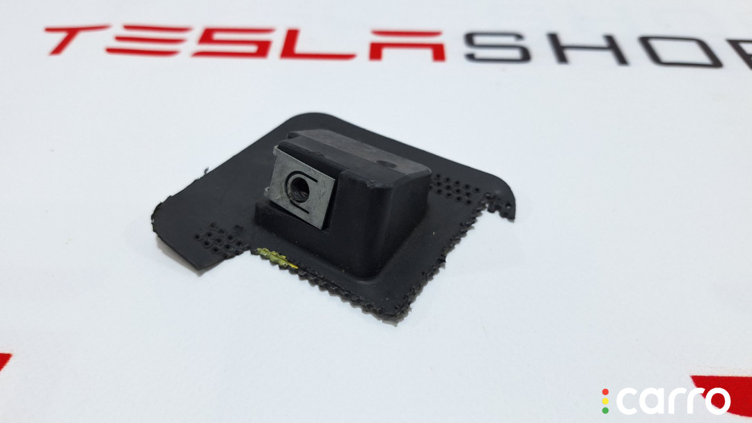 1036627-00-C, 1049335-00-D, 104933900D крепление фары (кронштейн фары) Tesla Model Y 2018г. - фото №2